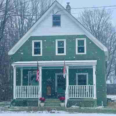 Charming 3-bedroom home away from home in lovely Bartlett NH, Adventure awaits. Hotel Exterior