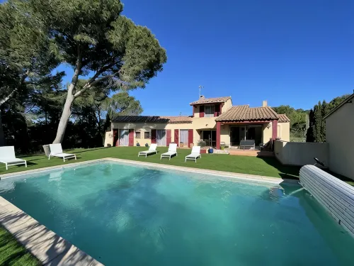 4 bedroom house in the heart of the pine forest with swimming pool - 빌라