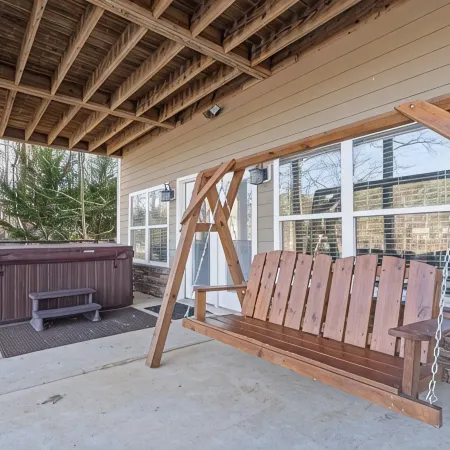 New Luxury Lakefront Home with Dock, Hot Tub, Fire Pit, SUP Boards and Kayaks!!