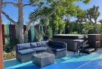 Artists in Wonderland: One-of-a-kind Vibrant Home - Wifi