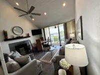 A beautiful Cozy 2-bedroom condo in charming Montgomery on Lake Conroe - プライペートプール