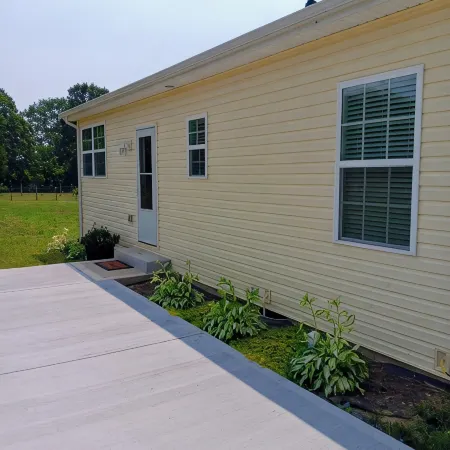 Peaceful rental near Conley Bottom & Burnside