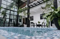 The Courtyard Chiangrai Hotels near At Waterside