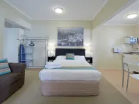 Brisbane Street Studios Hotels in Annerley