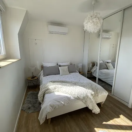 Large elegant apartment in the heart of Epernay. Quiet top floor with lovely view.
