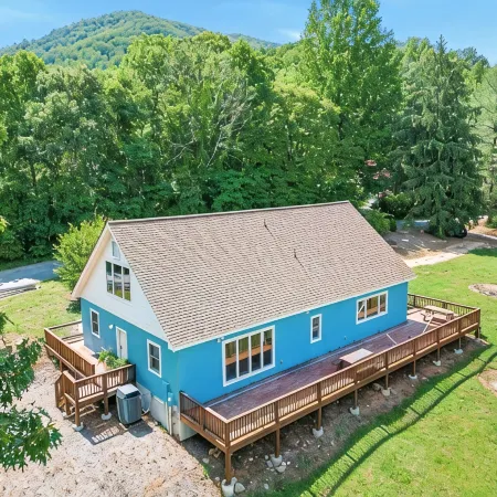The Blue Llama | Pets OK | Llama Loft | Fire Pit | Fenced Yard | Off Nelson 151