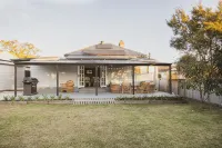 Halcyon Days the perfect getaway, Sundays late check out, pet friendly! - 4-Star