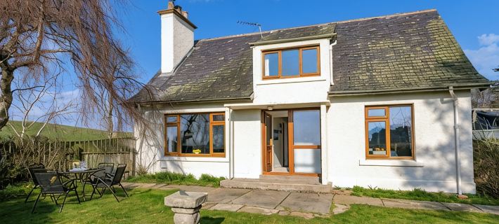 Kirktoun Cottage on Scottish Estate - open fire- enclosed garden- beaches -woods Hotels in Elgin