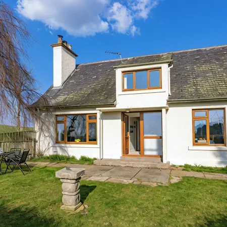 Kirktoun Cottage on Scottish Estate - open fire- enclosed garden- beaches -woods