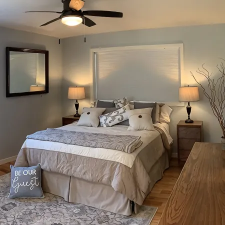 River view & 5 minute walk to downtown!