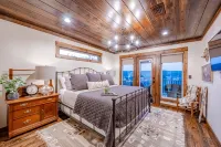 Rio Vista- Amazing Mountain & River Views Overlooking Beavers Bend! Private! - Chalets