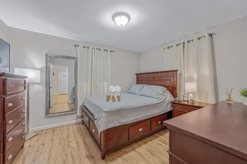 Private Apartment on River Ave. close to main st - Apartments