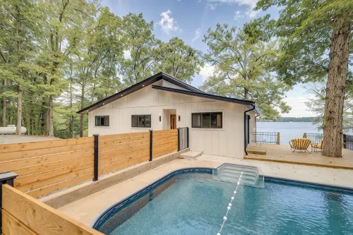 The Nest at Eagle Bay Cove on Lake D'Arbonne with pool, boathouse and game room! - Wi-Fi