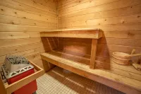 Spacious, Secluded Retreat with Rustic Charm - 3 stjerner