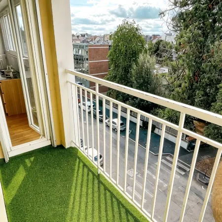 Apartment with Balcony, 4 bedrooms, space & comfort, Centre Gare