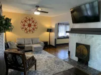 Periwinkle Palace relax close to downtown