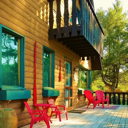 Sweet Chalet by the Lake!