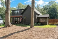 Midnight Sanctuary at Mystic Falls - 3 Bed 2.5 BA Home 1 mi to Covington Square