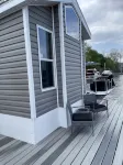 Near Pittsburgh on Beaver River Waterfront -- Glamping in Cozy Floating Cottage - Pools
