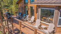 🕹️Arcade ♨️Hot Tub👑King Bed🏔️2 Decks🔭-Base Camp Mountain Chalet - 4-Star