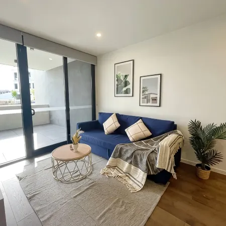 Specious apartment in Kingston, centrally located place.