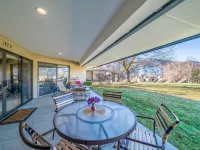 Wapato Point Halmalka Condo 502-B 2 Bed 2 Bath Sleeps 5-6, Close to Outdoor Pool Hotels in Manson