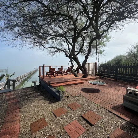 Maxwell 2Bdrmbath Suite-Niceoutdoor Kitchenonly-Pvt Lighted Pier on Baffin Bay