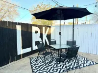 ✮The Monochromatic Modern Studio✮Near TTU✮1BD/1Bth - บังกะโล