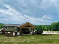 Modern cabin with hot tub, 60 acres with elk views, at the top of Winslow Hill - 4-Star