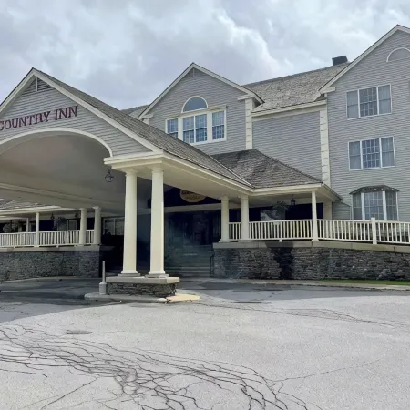 Escape to the Heart of Jiminy Peak: Country Inn condo with full kitchen, 2 bths