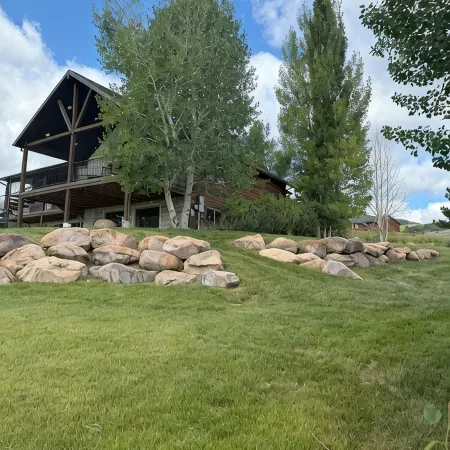 Cozy cabin with AC, Wi-Fi and view of Bear Lake in charming Fish Haven, Idaho