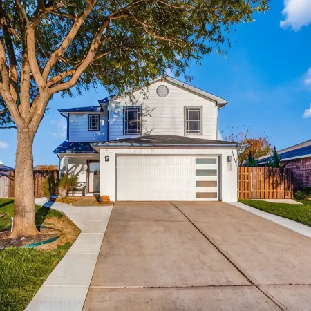 Spacious Home with Gorgeous Backyard Kitchen, Close to Top Shopping Destinations Отели в г. Леандер