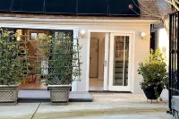 Private, remodeled cottage with modern amenities in desirable Crocker Highlands - 3-Star