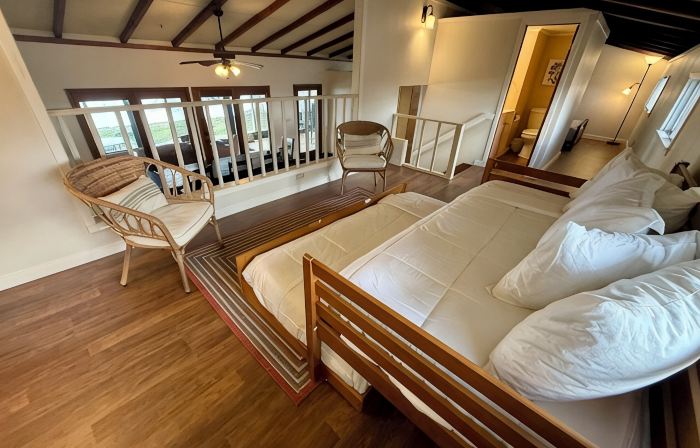 Limited summer dates Lakefront sandy beach, sunroom, sauna, game room, kayaks!