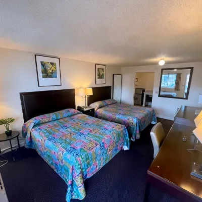 Columbus Motor Inn Hotels near Greenwood