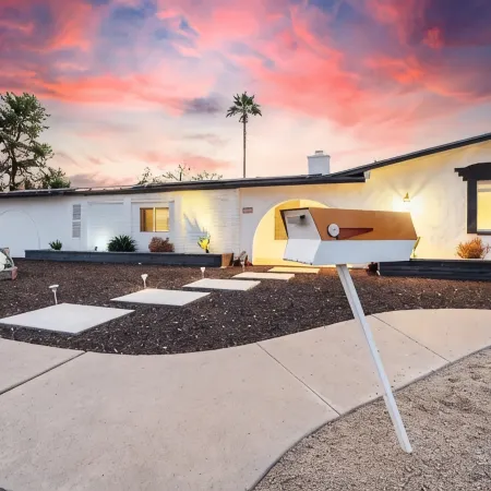 WOW! Luxury Desert Oasis!