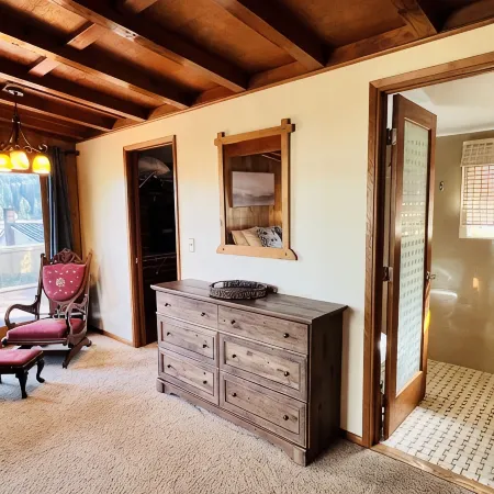 Scenic View Cabin Near Alderbrook Resort