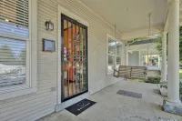 Fun & Funky #2 centrally located in Memphis!