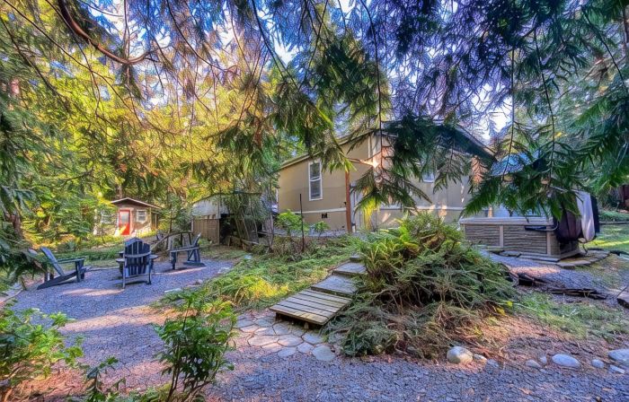 Clean & Cozy 2br/2ba, Remodeled w/ Hot Tub, Close To Beach & Town: See Reviews