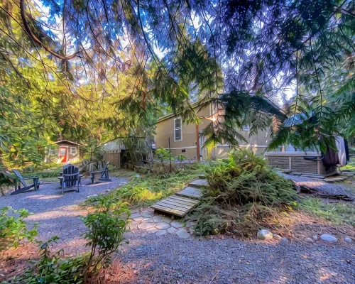 Clean & Cozy 2br/2ba, Remodeled w/ Hot Tub, Close To Beach & Town: See Reviews イーストサウンドのホテル
