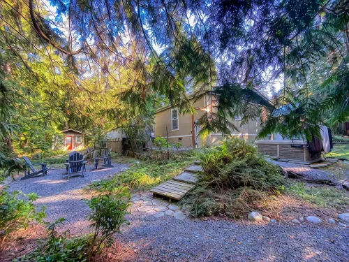 Clean & Cozy 2br/2ba, Remodeled w/ Hot Tub, Close To Beach & Town: See Reviews