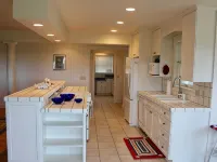 Beach Front, Cape Cod Coastal Story Book Home, 10 minutes from Westport - 4-Star
