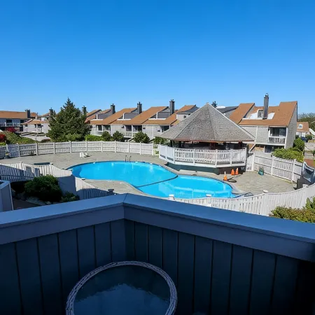 Amazing townhouse in oceanfront resort, pool, beach