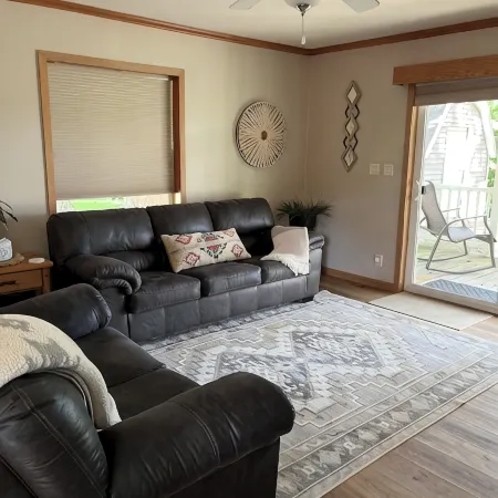 Waterfront cabin with amazing views- Short drive to Dubuque,IA