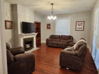 Historic Downtown Home - 3-Star