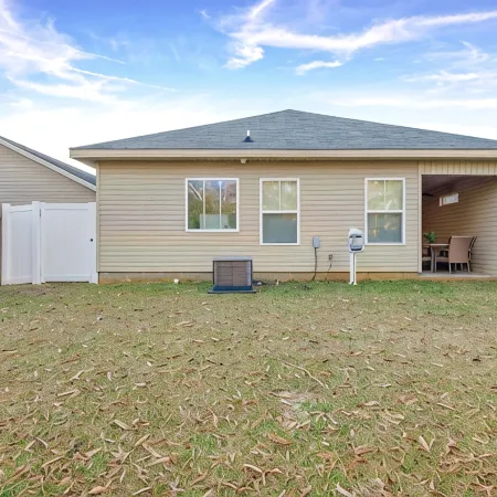 Stunning Cottage home with King bed! Pet-friendly!