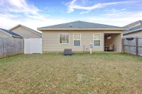 Stunning Cottage home with King bed! Pet-friendly!