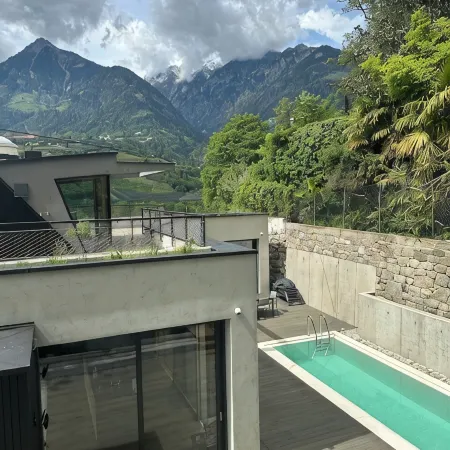 Luxury Villa with far-reaching views between Schenna and Meran. Extraordinary!
