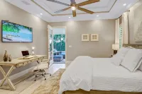 Beach! 2 Masters w Kings, Pets, Queen ensuite, hot tub, private heated Pool