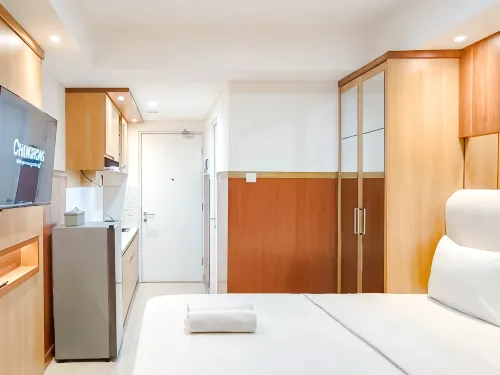 Wooden Touch Studio at Tamansari Skylounge Makassar Apartment By Travelio - Apartments